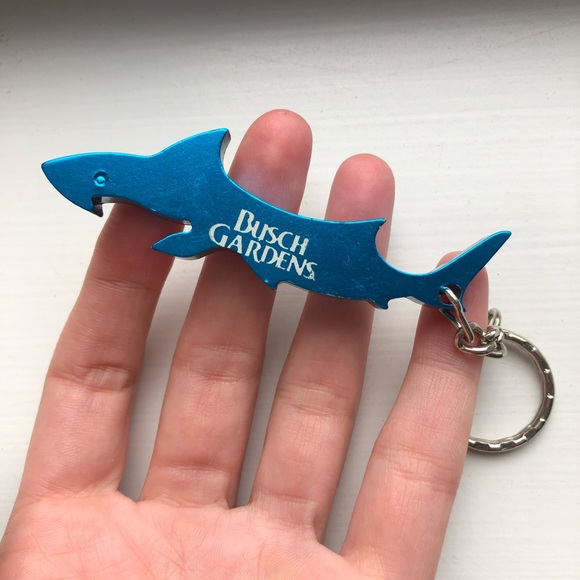 Vintage Busch Gardens shark bottle opener keychain - Picture 5 of 6
